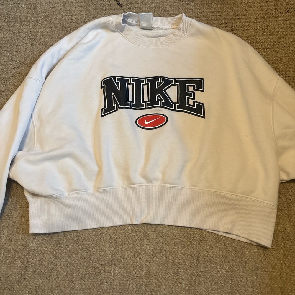 Nike White Crewneck Sweater with Ribbed Cuffs